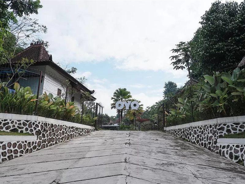 Kebon Krapyak Syariah Mitra Reddoorz Near Stadion Maguwoharjo Hotel