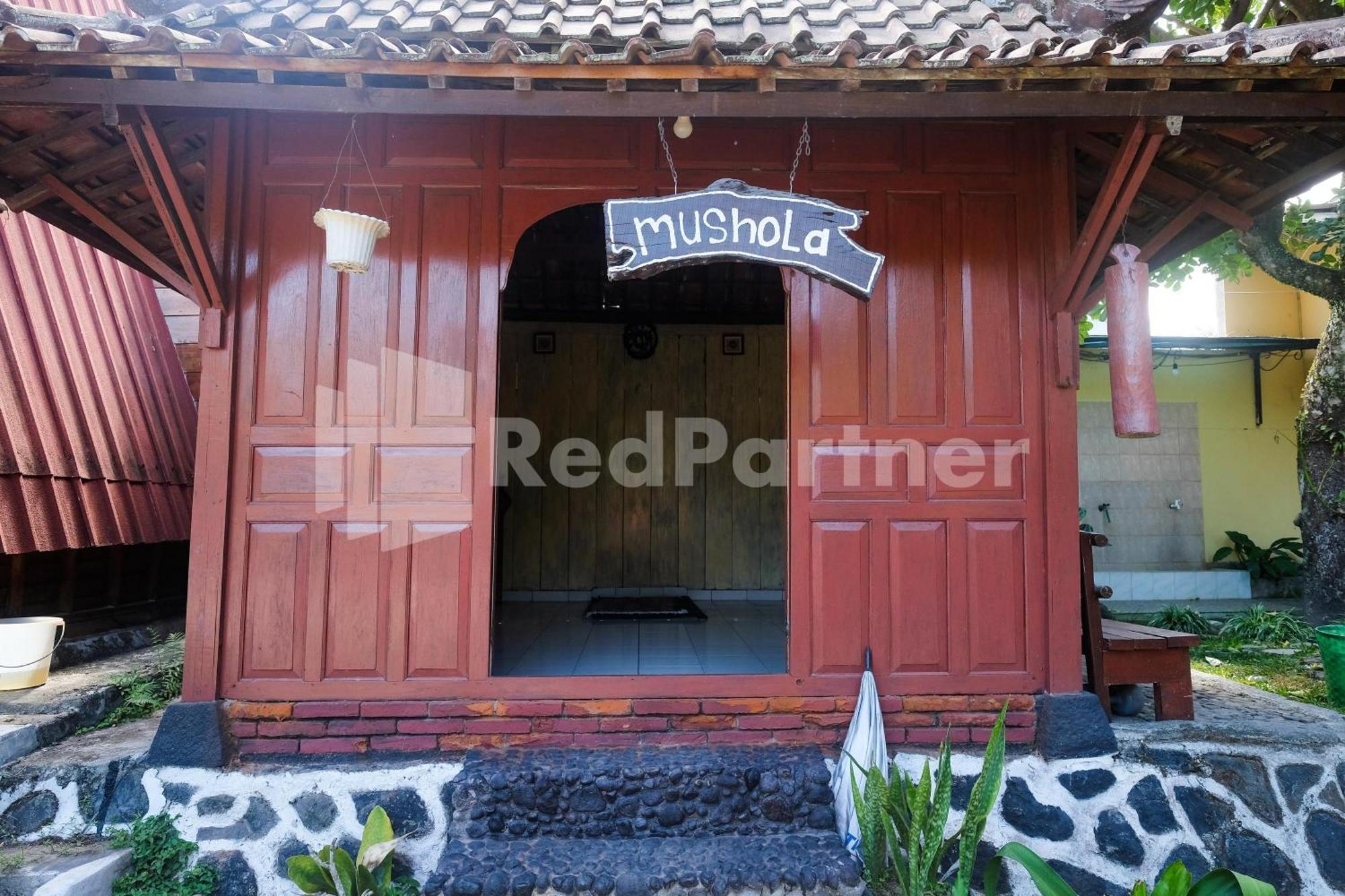 Kebon Krapyak Syariah Mitra Reddoorz Near Stadion Maguwoharjo Hotel Ngemplak (East Java)