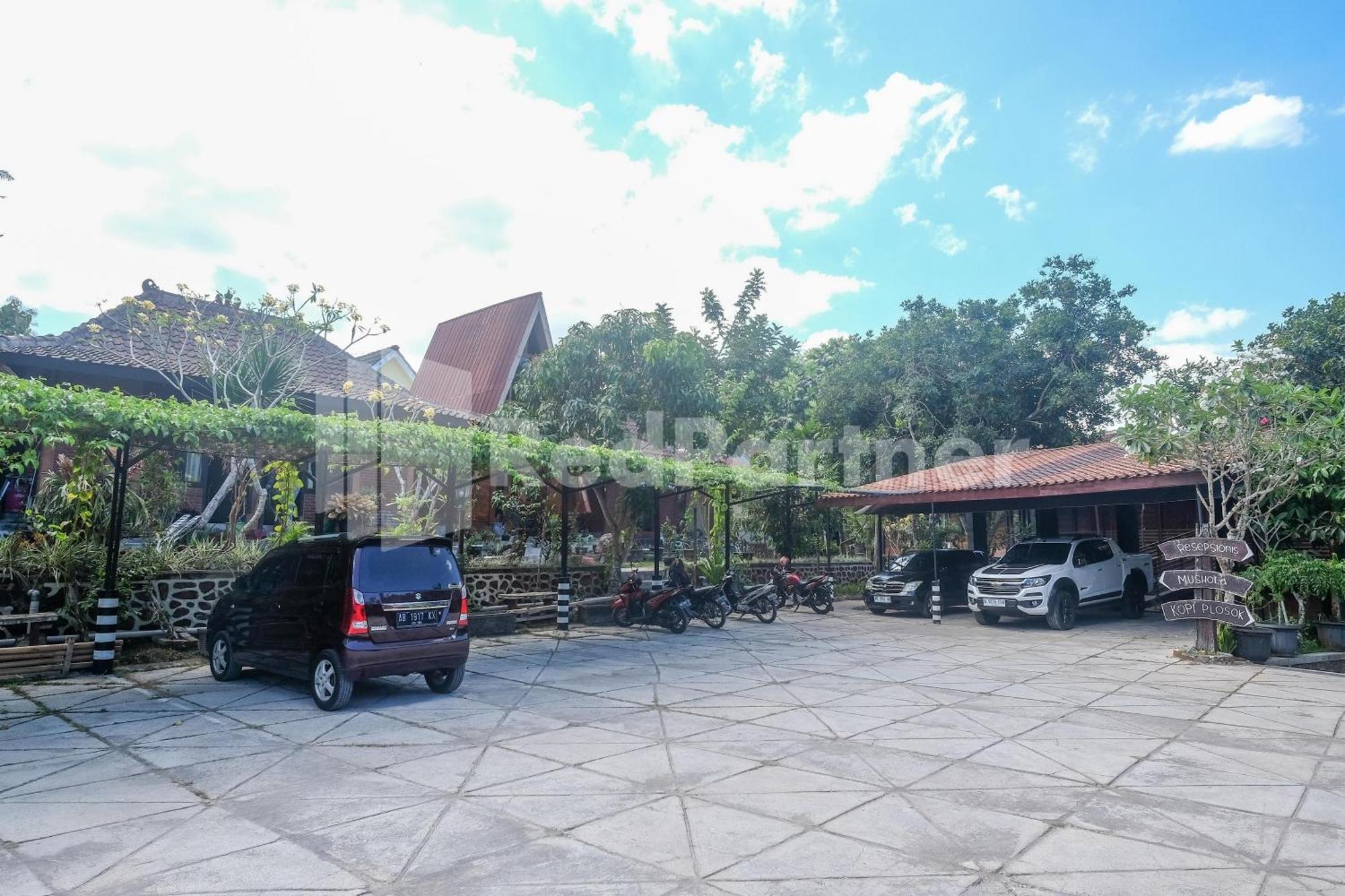 Kebon Krapyak Syariah Mitra Reddoorz Near Stadion Maguwoharjo Hotel
