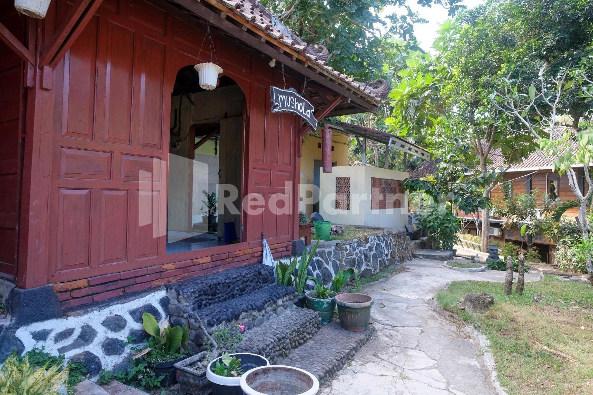 Hotel Kebon Krapyak Syariah Mitra Reddoorz Near Stadion Maguwoharjo Ngemplak (East Java)