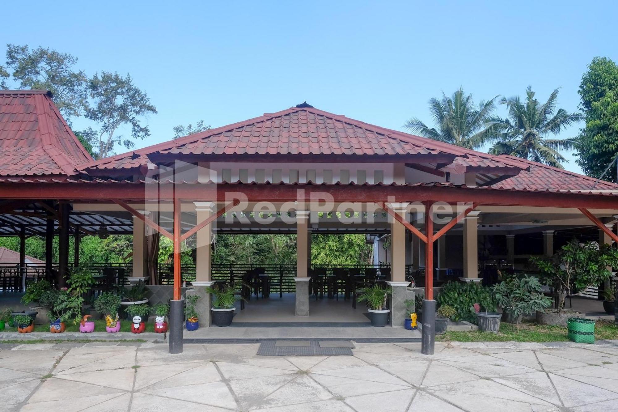 Hotel Kebon Krapyak Syariah Mitra Reddoorz Near Stadion Maguwoharjo Ngemplak (East Java)