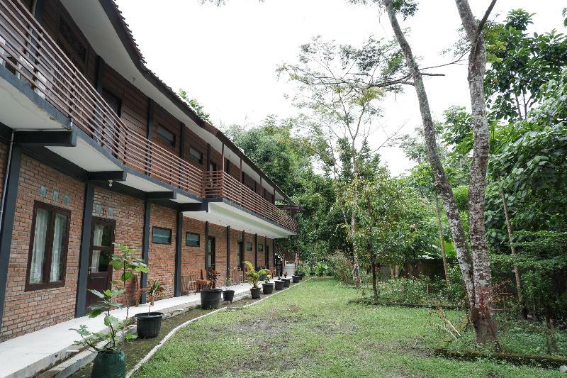 Kebon Krapyak Syariah Mitra Reddoorz Near Stadion Maguwoharjo Ngemplak (East Java)